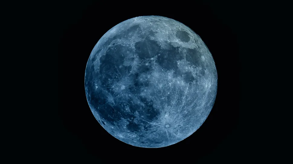 [३०-८-२०२३]आज  रात८.४मिनीट  पर,  चाँद  का  रंग  ब्लू  दिखना  शुरू  हुआ , ८.४७  पर  ब्लू  मून  दिखना अधिक  शुरू  ,हुआ,  अगला  ब्लू , १०  या  २०  वर्ष  बाद  दिखेगा, ब्लू  मून  के  बाद चंद्र ग्रहण   ,